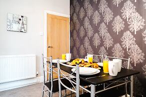 Cosy 4-bed - Sleeps 7, Garden & Pet-friendly