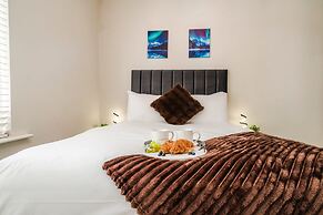 Cosy 4-bed - Sleeps 7, Garden & Pet-friendly