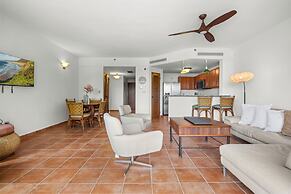 Golf Course Access Balcony Infinity Pool