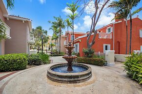 Golf Course Access Balcony Infinity Pool