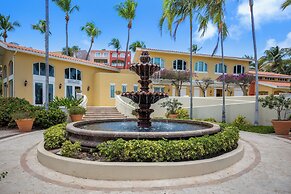 Golf Course Access Balcony Infinity Pool