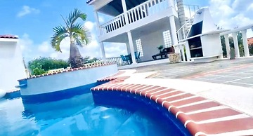 La Pura Vista Resort