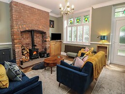 16 Oak Bank