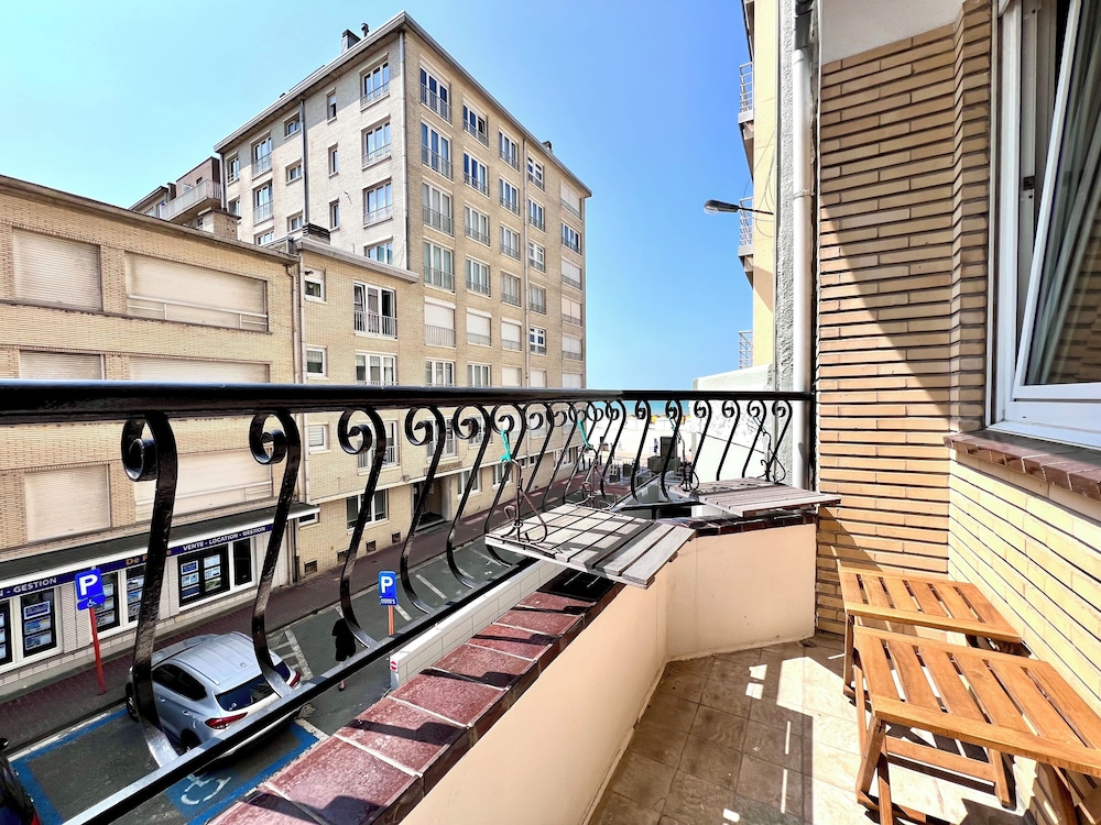 Beachfront & Sea View Sleeps 6