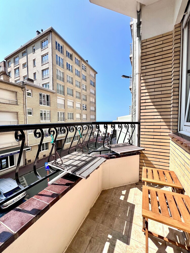 Beachfront & Sea View Sleeps 6