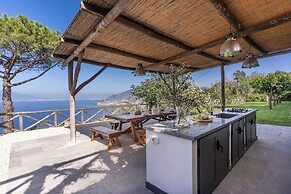 Giulia 3 Villa Apartment Shared Pool Sea Views
