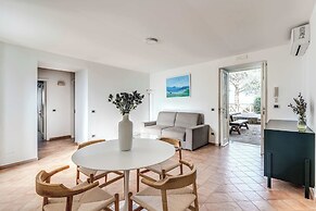 Giulia 3 Villa Apartment Shared Pool Sea Views