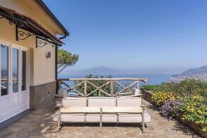 Giulia 3 Villa Apartment Shared Pool Sea Views