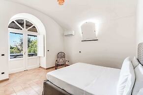 Giulia 3 Villa Apartment Shared Pool Sea Views