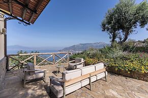 Giulia 3 Villa Apartment Shared Pool Sea Views