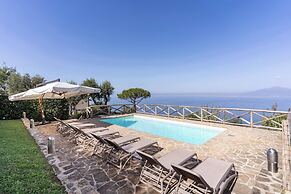 Giulia 2 Villa Apartment Shared Pool Sea Views