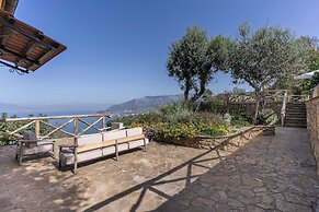Giulia 2 Villa Apartment Shared Pool Sea Views