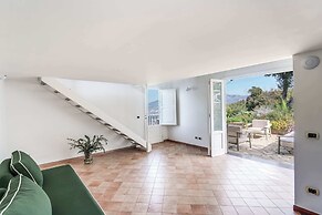 Giulia 1 Villa Apartment Shared Pool Sea Views