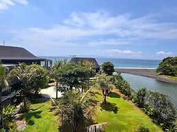 Quenzo Beach Resort