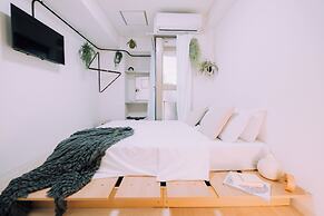 Minimalist Loft 702