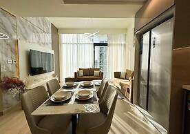 Spacious 3BR in Azizi Riviera by Bespoke