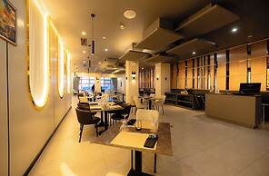 Vibe Hotel Alabang