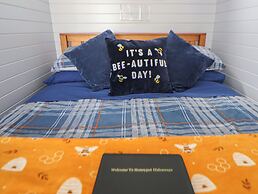 Honeypot Hideaways - Manuka
