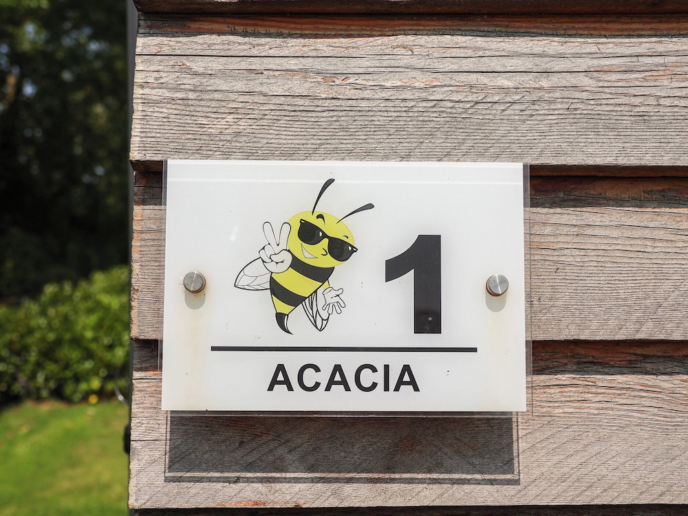 Honeypot Hideaways - Acacia