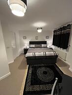Spacious Comfortable Central Derby 2-bed Apartment