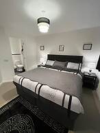 Spacious Comfortable Central Derby 2-bed Apartment
