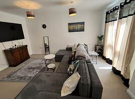 Spacious Comfortable Central Derby 2-bed Apartment