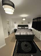 Spacious Comfortable Central Derby 2-bed Apartment