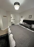 Spacious Comfortable Central Derby 2-bed Apartment