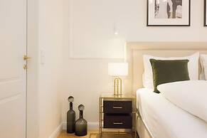 RAFAEL KAISER - Signature Apartments