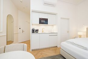 RAFAEL KAISER - Signature Apartments