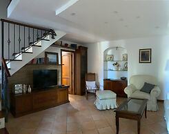 Annygiò House - De Vivo Realty