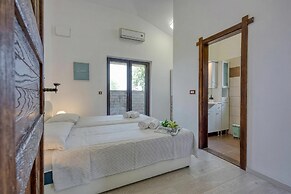 Villa Kristina With Pool