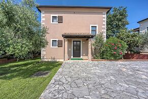 Villa Kristina With Pool