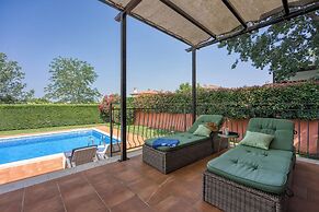 Villa Kristina With Pool