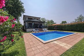 Villa Kristina With Pool