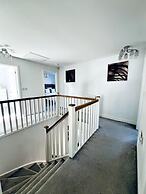 Horley Hideaway - 4 Bedroom House- Sleeps 7