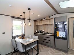 Hazelnut Lodge