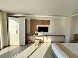 Lyxos Hotel