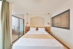 Lyxos Hotel
