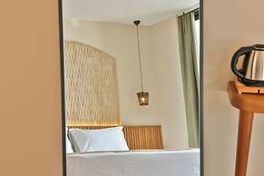 Lyxos Hotel