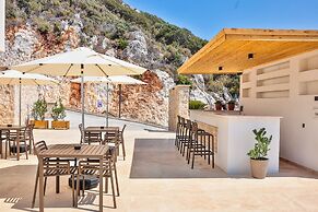 Lyxos Hotel