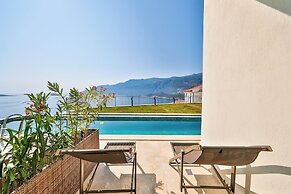 Lyxos Hotel