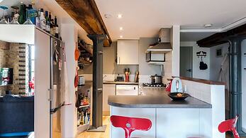 Stunning 2-bed Converted Warehouse - Sleeps 4