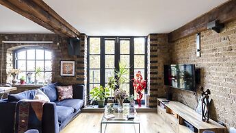 Stunning 2-bed Converted Warehouse - Sleeps 4