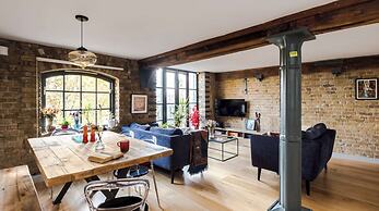 Stunning 2-bed Converted Warehouse - Sleeps 4