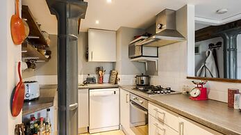 Stunning 2-bed Converted Warehouse - Sleeps 4