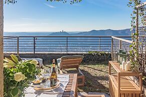 Aurora Apartment in Como