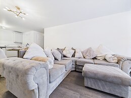 Modern Chaffordhundred Apartment Long Stay Sleeps2