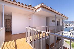 Villa in Empuriabrava With Pool & Canal Access