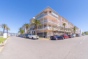 Villa in Empuriabrava With Pool & Canal Access